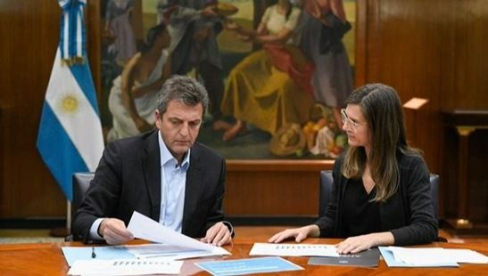 Massa anunció aumento a jubilados y la mínima de ANSES superará los $50.000