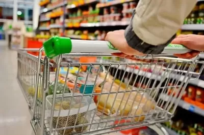 Una familia tipo necesita casi cuatro salarios mínimos para no caer en pobreza
