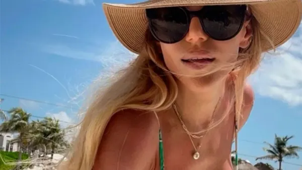 El verano ardiente de Evangelina Anderson: microbikini y lujo en cada detalle