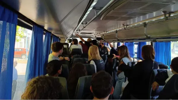 Un hombre intentó abusar de una menor en un colectivo y fue reducido por los pasajeros