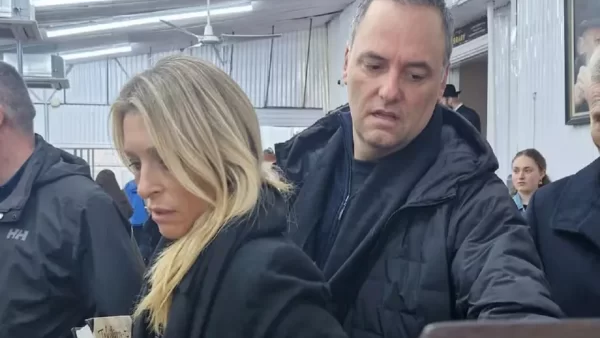 Ordenan levantar el secreto fiscal y bancario de Manuel Adorni para averiguar quién pagó sus viajes