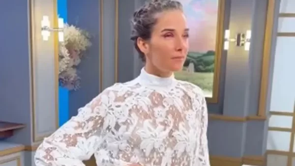 Juana Viale deslumbró con un look romántico de encaje y terciopelo